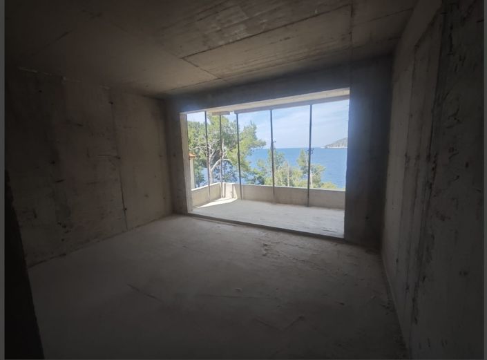 Image No.22-3 Bed Property for sale