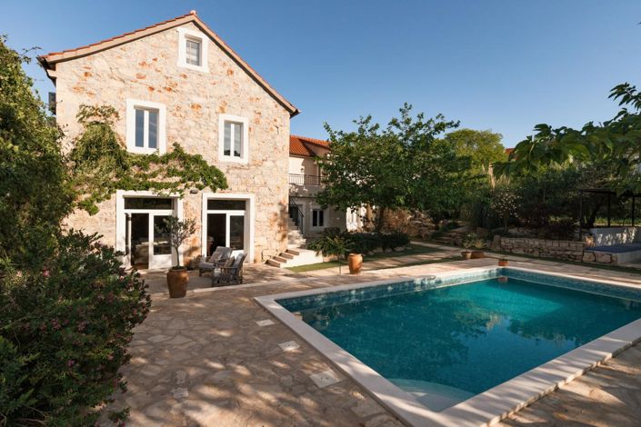 Image No.1-4 Bed Property for sale