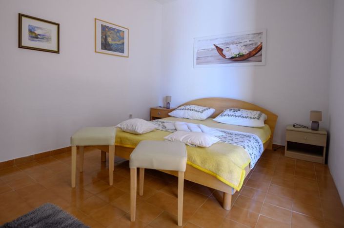 Image No.23-6 Bed Property for sale