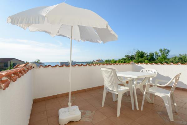 Image No.9-6 Bed Property for sale