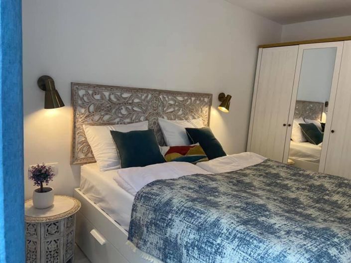 Image No.13-12 Bed Property for sale