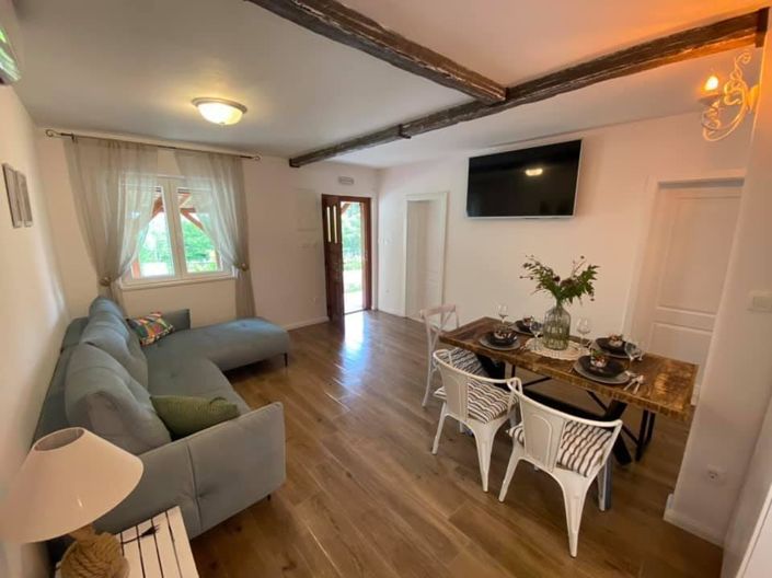 Image No.19-12 Bed Property for sale