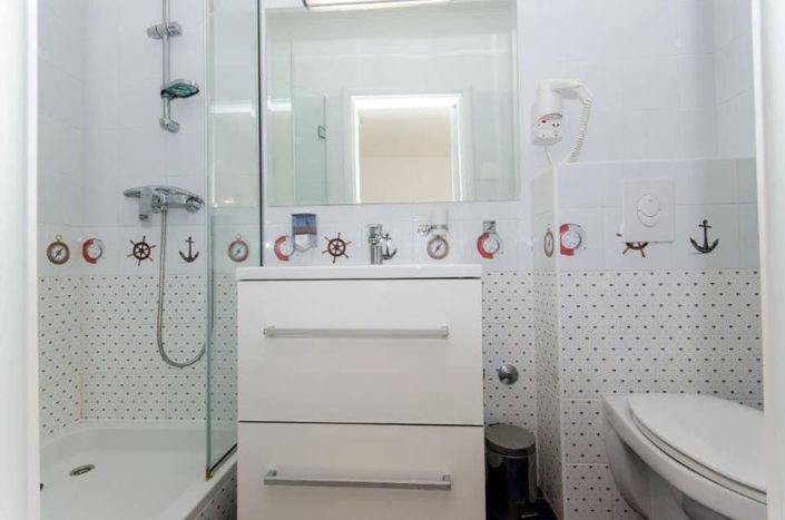 Image No.21-12 Bed Property for sale