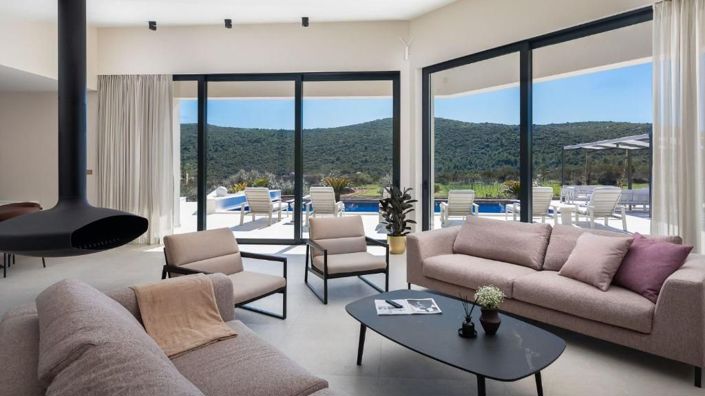 Image No.10-5 Bed Property for sale