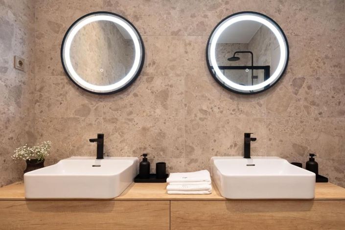 Image No.16-5 Bed Property for sale