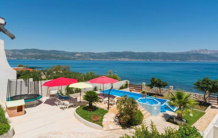 Image No.1-6 Bed Property for sale