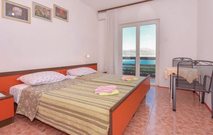 Image No.16-6 Bed Property for sale