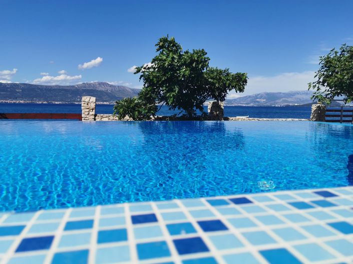 Image No.2-6 Bed Property for sale