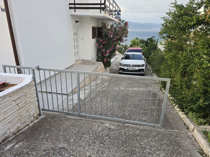 Image No.22-6 Bed Property for sale