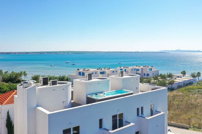 Image No.1-4 Bed Property for sale
