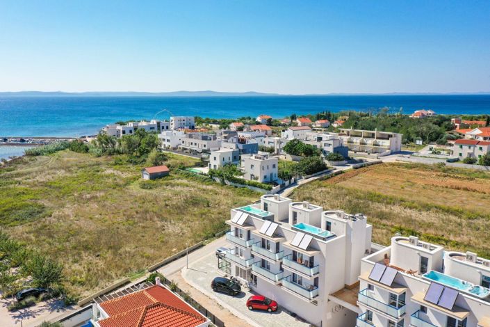 Image No.1-4 Bed Property for sale