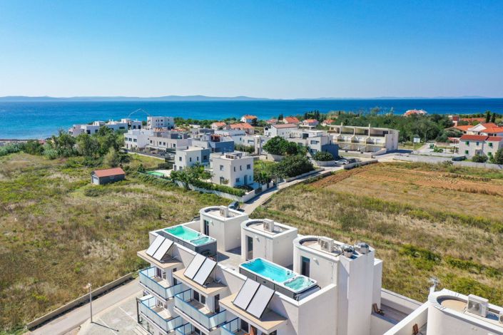 Image No.1-4 Bed Property for sale