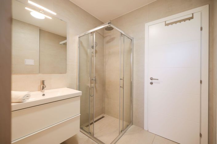 Image No.23-4 Bed Property for sale