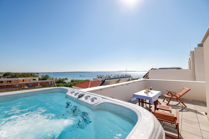 Image No.4-4 Bed Property for sale