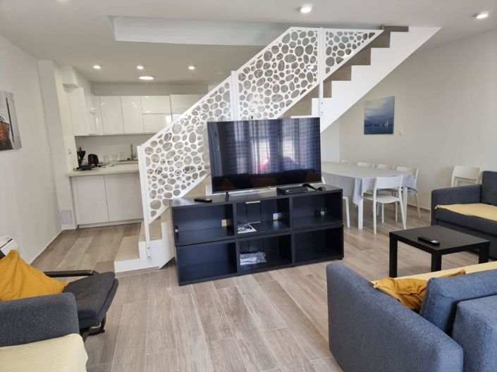 Image No.10-5 Bed Property for sale