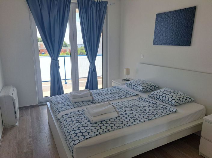 Image No.15-5 Bed Property for sale