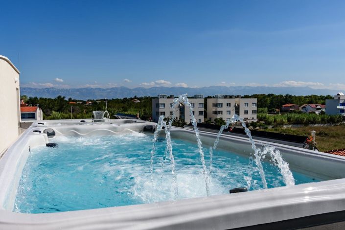 Image No.3-5 Bed Property for sale