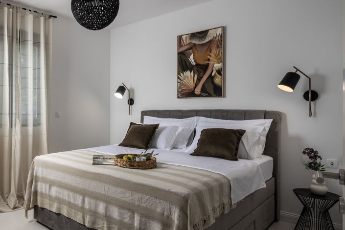 Image No.14-2 Bed Property for sale