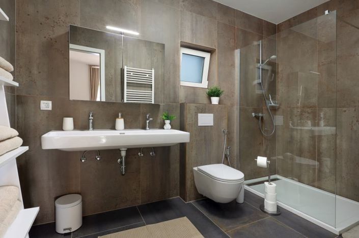 Image No.10-3 Bed Property for sale