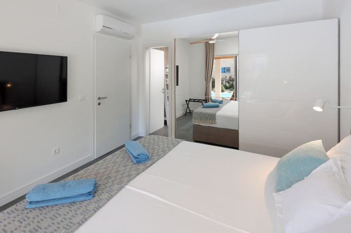 Image No.13-3 Bed Property for sale