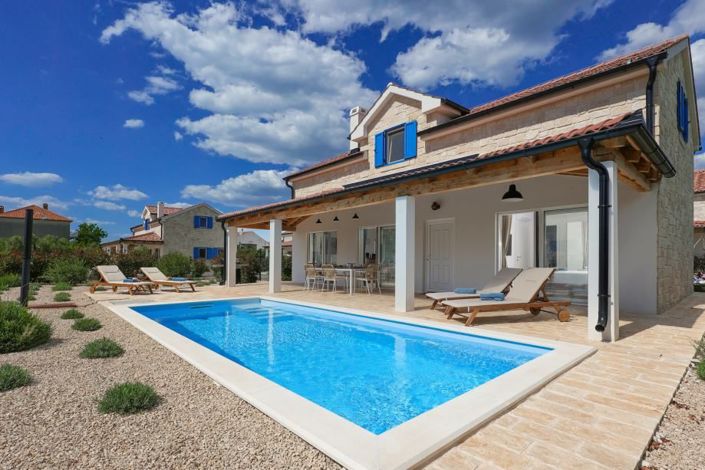 Image No.3-3 Bed Property for sale