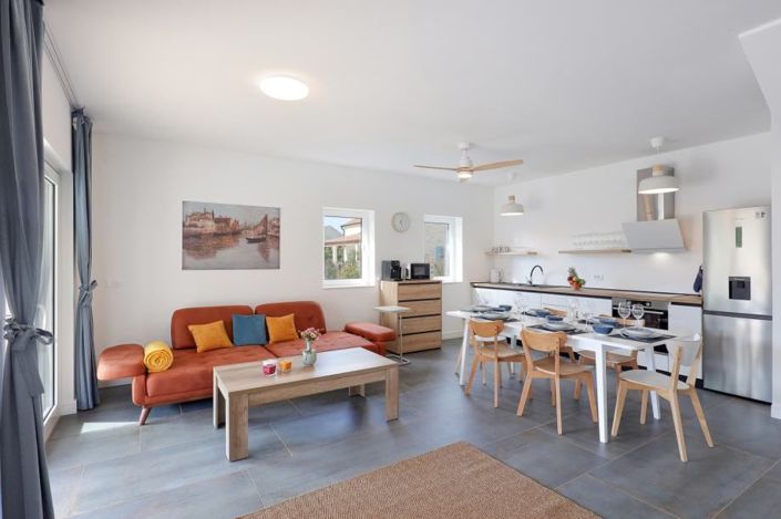 Image No.8-3 Bed Property for sale