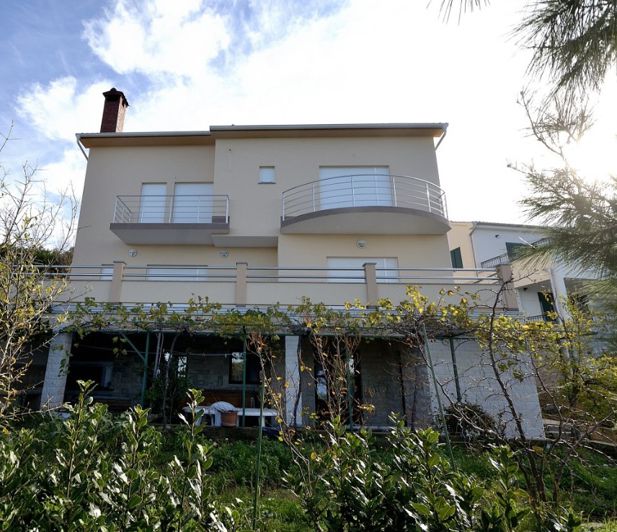 Image No.9-6 Bed Property for sale