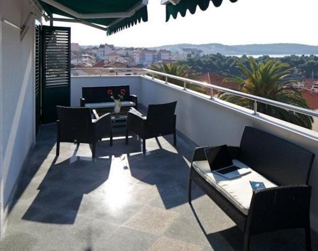 Image No.2-5 Bed Property for sale