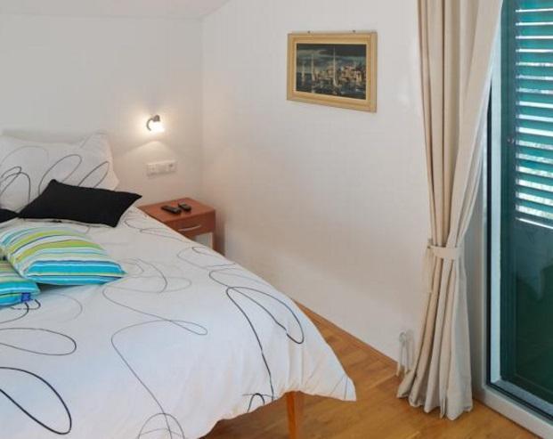 Image No.9-5 Bed Property for sale