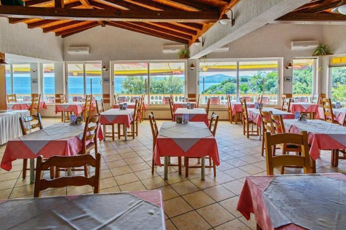 Image No.10-35 Bed Property for sale