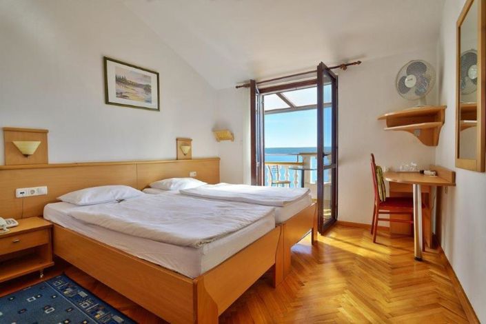 Image No.13-35 Bed Property for sale