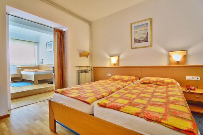 Image No.14-35 Bed Property for sale