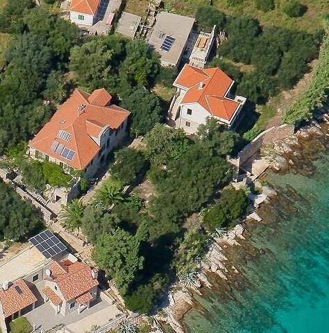 Image No.1-4 Bed Property for sale