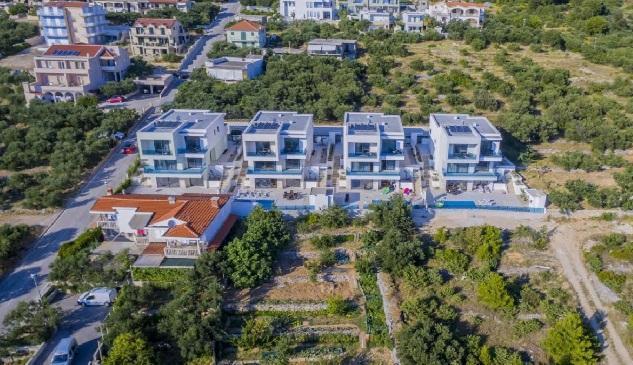 Image No.4-4 Bed Property for sale