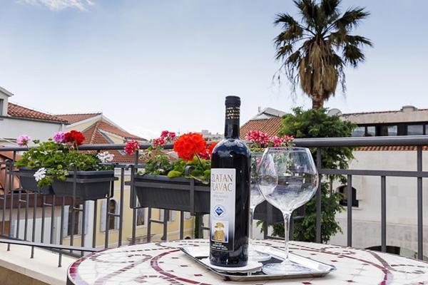 Image No.2-14 Bed Property for sale