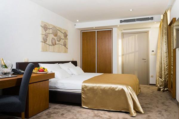 Image No.4-14 Bed Property for sale