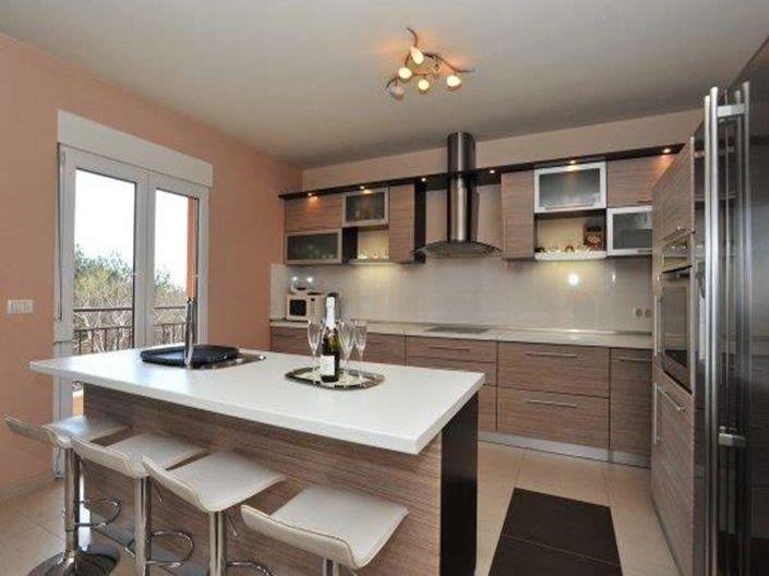 Image No.10-4 Bed Property for sale