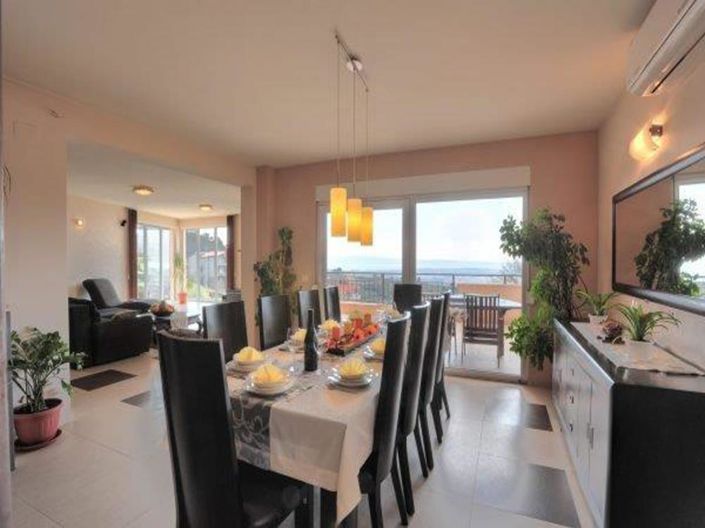 Image No.8-4 Bed Property for sale