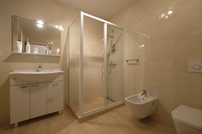 Image No.24-3 Bed Property for sale