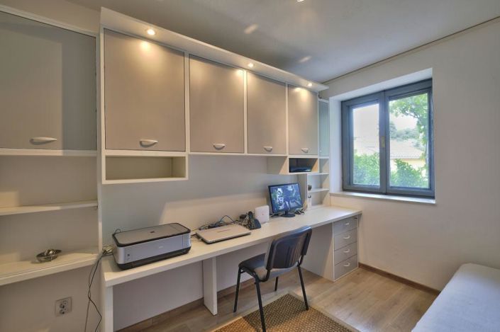 Image No.25-3 Bed Property for sale