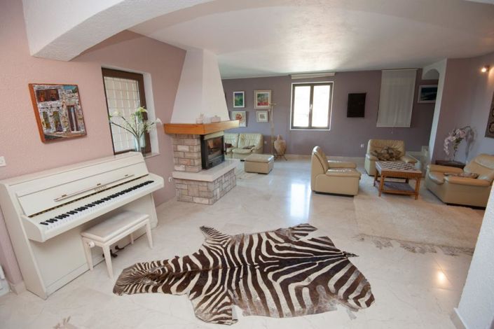 Image No.9-3 Bed Property for sale