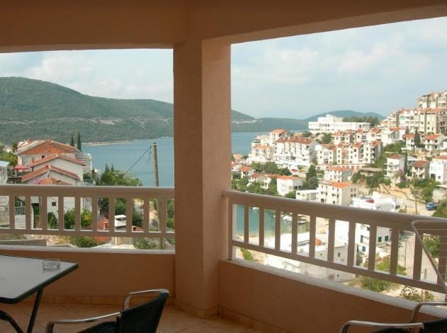 Image No.1-6 Bed Property for sale