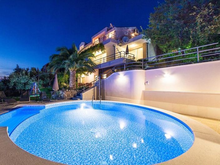 Image No.1-5 Bed Property for sale