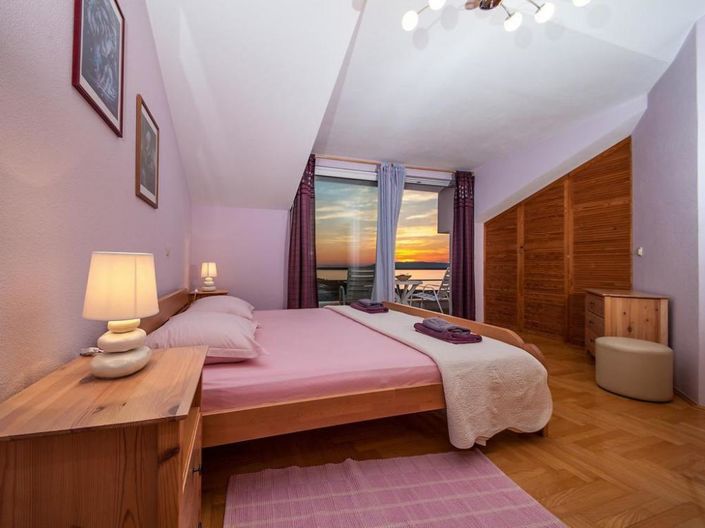 Image No.10-5 Bed Property for sale