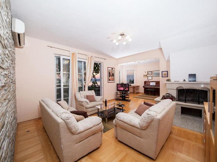 Image No.15-5 Bed Property for sale