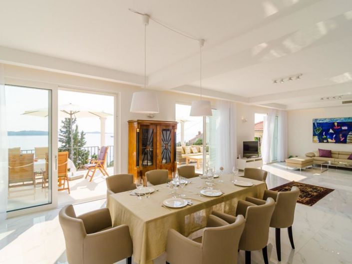 Image No.10-5 Bed Property for sale