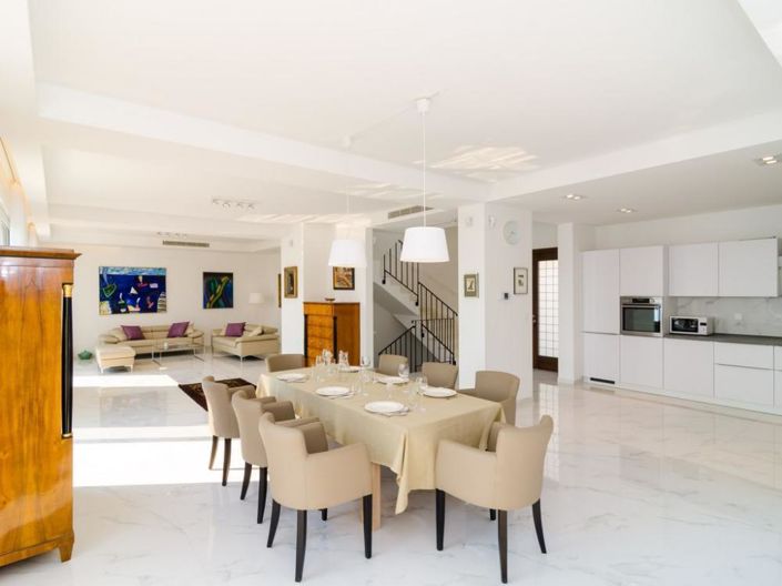 Image No.7-5 Bed Property for sale