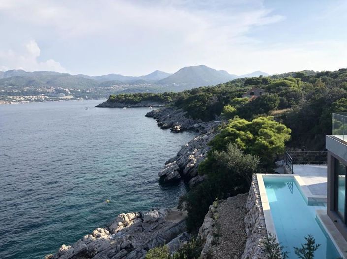 Image No.14-8 Bed Property for sale