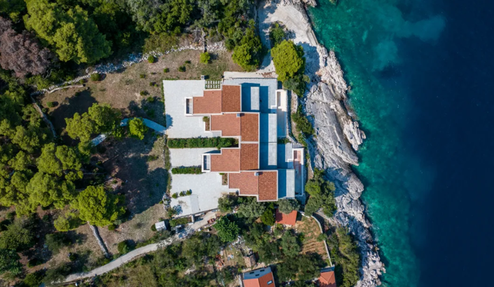 Image No.2-8 Bed Property for sale