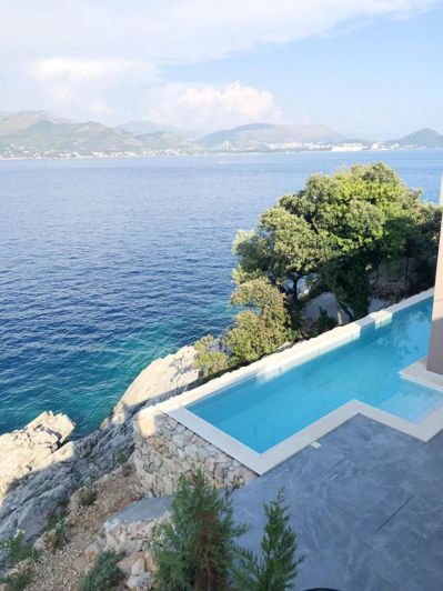 Image No.22-8 Bed Property for sale